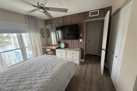 Townhouse in Madeira Beach, Florida 2 bedrooms, 96.62 sq.m. № 2208294 - photo 30
