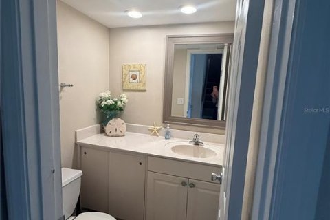 Townhouse in Madeira Beach, Florida 2 bedrooms, 96.62 sq.m. № 2208294 - photo 10