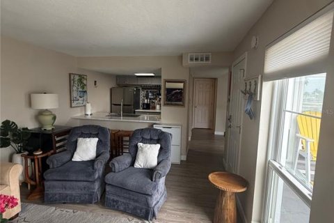 Townhouse in Madeira Beach, Florida 2 bedrooms, 96.62 sq.m. № 2208294 - photo 6