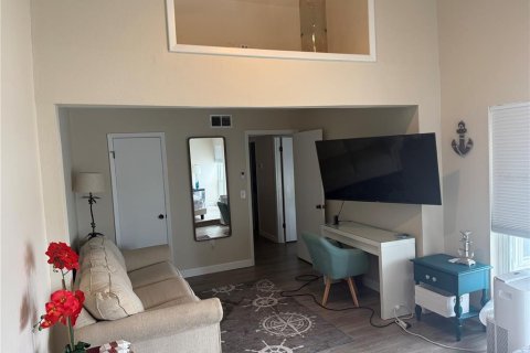 Townhouse in Madeira Beach, Florida 2 bedrooms, 96.62 sq.m. № 2208294 - photo 26