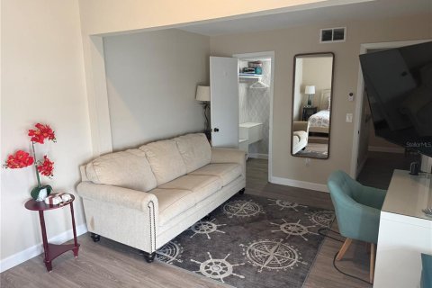 Townhouse in Madeira Beach, Florida 2 bedrooms, 96.62 sq.m. № 2208294 - photo 27