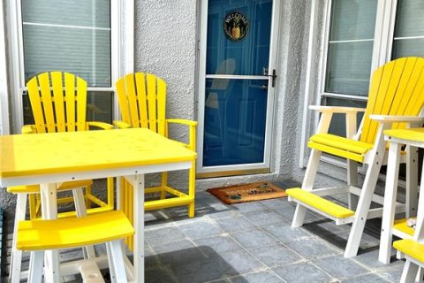 Townhouse in Madeira Beach, Florida 2 bedrooms, 96.62 sq.m. № 2208294