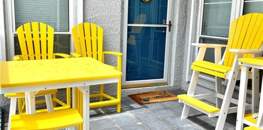 Townhouse in Madeira Beach, Florida 2 bedrooms, 96.62 sq.m. № 2208294