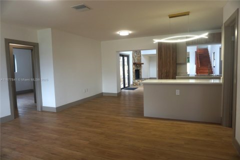 House in Hollywood, Florida 4 bedrooms, 204.29 sq.m. № 1923110 - photo 16