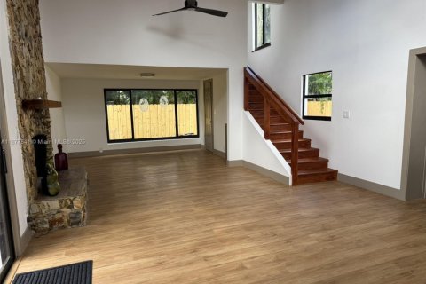 House in Hollywood, Florida 4 bedrooms, 204.29 sq.m. № 1923110 - photo 8