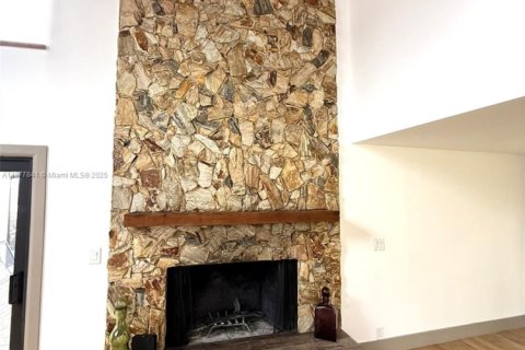 House in Hollywood, Florida 4 bedrooms, 204.29 sq.m. № 1923110 - photo 7