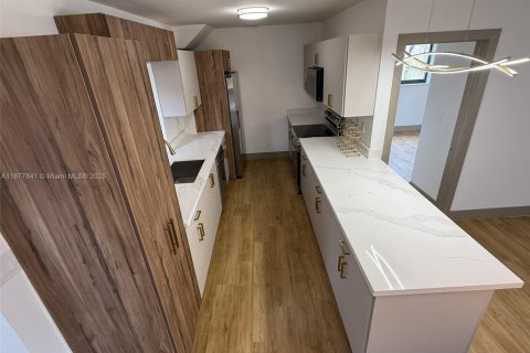 House in Hollywood, Florida 4 bedrooms, 204.29 sq.m. № 1923110 - photo 12