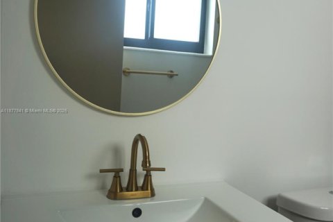 House in Hollywood, Florida 4 bedrooms, 204.29 sq.m. № 1923110 - photo 20