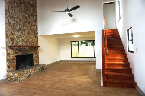 House in Hollywood, Florida 4 bedrooms, 204.29 sq.m. № 1923110 - photo 6