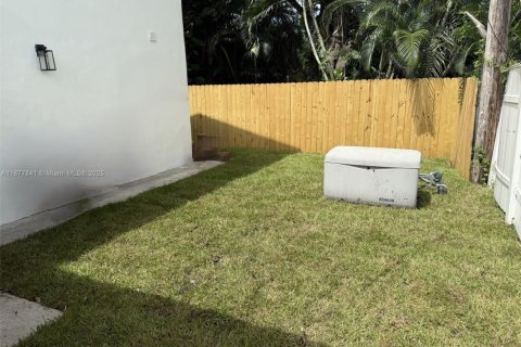 House in Hollywood, Florida 4 bedrooms, 204.29 sq.m. № 1923110 - photo 30