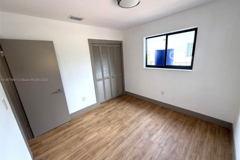 House in Hollywood, Florida 4 bedrooms, 204.29 sq.m. № 1923110 - photo 24