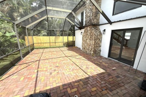 House in Hollywood, Florida 4 bedrooms, 204.29 sq.m. № 1923110 - photo 29