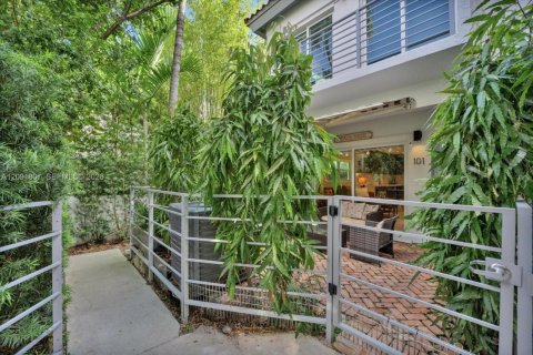 Condo in Miami Beach, Florida, 3 bedrooms  № 2428186 - photo 8