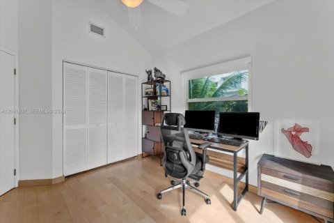Condo in Miami Beach, Florida, 3 bedrooms  № 2428186 - photo 23