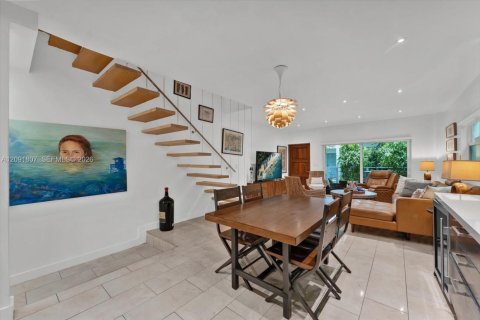 Condo in Miami Beach, Florida, 3 bedrooms  № 2428186 - photo 11