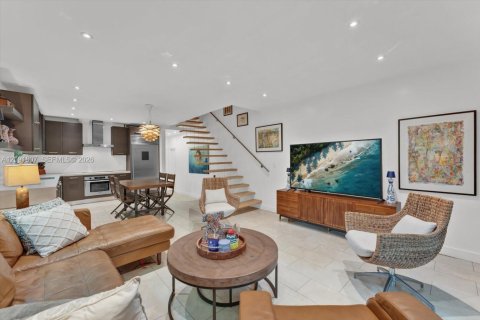 Condo in Miami Beach, Florida, 3 bedrooms  № 2428186 - photo 10