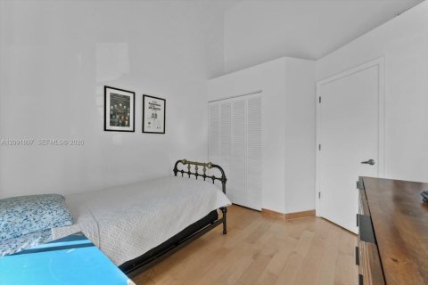 Condo in Miami Beach, Florida, 3 bedrooms  № 2428186 - photo 22