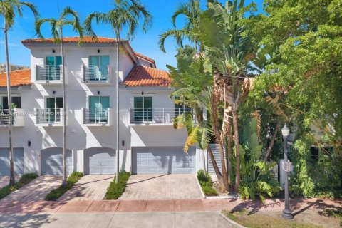 Condo in Miami Beach, Florida, 3 bedrooms  № 2428186