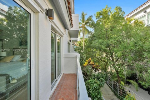 Condo in Miami Beach, Florida, 3 bedrooms  № 2428186 - photo 16