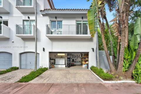 Condo in Miami Beach, Florida, 3 bedrooms  № 2428186 - photo 3