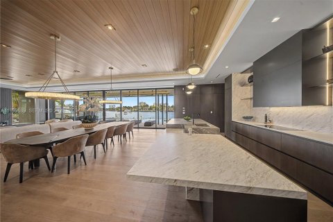 House in Fort Lauderdale, Florida 7 bedrooms, 966.18 sq.m. № 2069087 - photo 14