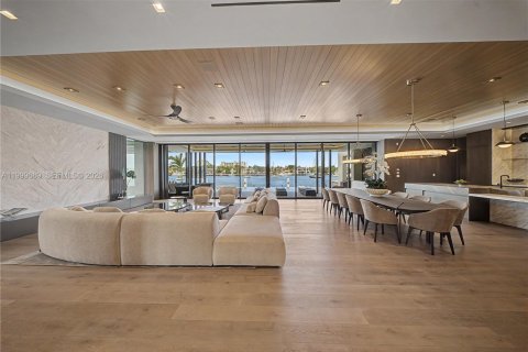 House in Fort Lauderdale, Florida 7 bedrooms, 966.18 sq.m. № 2069087 - photo 10