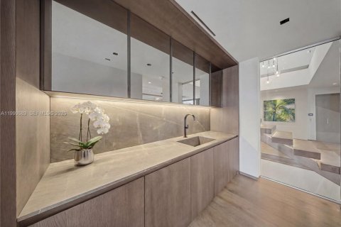 House in Fort Lauderdale, Florida 7 bedrooms, 966.18 sq.m. № 2069087 - photo 18