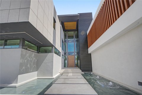 House in Fort Lauderdale, Florida 7 bedrooms, 966.18 sq.m. № 2069087 - photo 7
