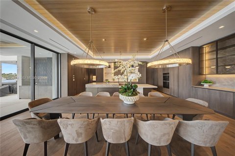 House in Fort Lauderdale, Florida 7 bedrooms, 966.18 sq.m. № 2069087 - photo 11