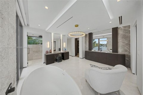 House in Fort Lauderdale, Florida 7 bedrooms, 966.18 sq.m. № 2069087 - photo 24