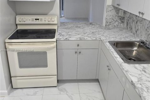 Apartamento en alquiler en Cutler Bay, Florida, 2 dormitorios, 69.68 m2 № 1995077 - foto 3