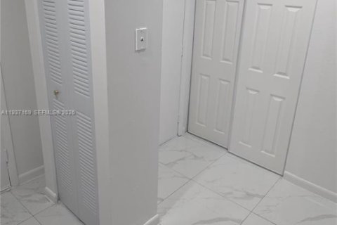 Apartamento en alquiler en Cutler Bay, Florida, 2 dormitorios, 69.68 m2 № 1995077 - foto 4