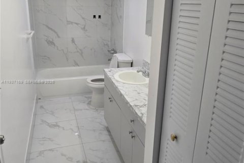 Apartamento en alquiler en Cutler Bay, Florida, 2 dormitorios, 69.68 m2 № 1995077 - foto 13