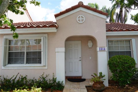 House in Weston, Florida 2 bedrooms, 82.96 sq.m. № 1887685 - photo 1