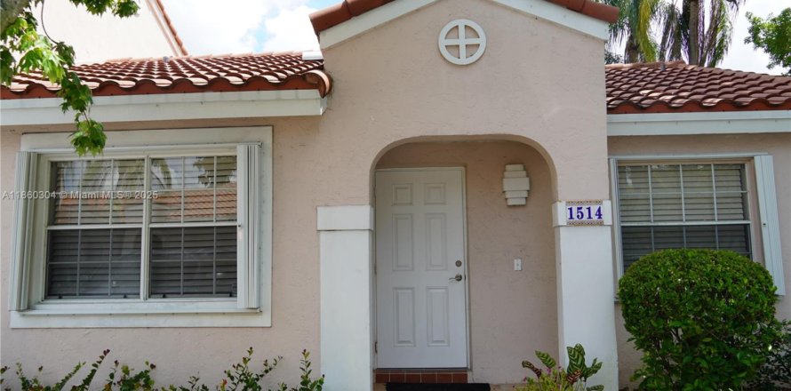 House in Weston, Florida 2 bedrooms, 82.96 sq.m. № 1887685