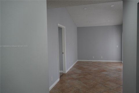 House in Weston, Florida 2 bedrooms, 82.96 sq.m. № 1887685 - photo 7
