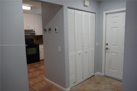 House in Weston, Florida 2 bedrooms, 82.96 sq.m. № 1887685 - photo 3
