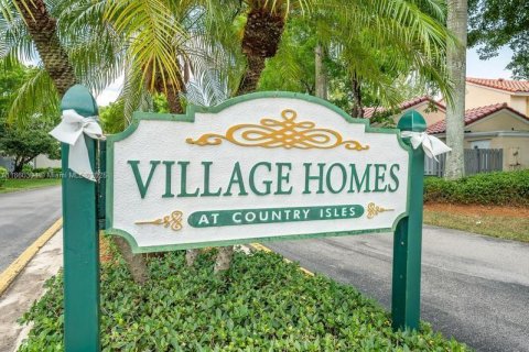 House in Weston, Florida 2 bedrooms, 82.96 sq.m. № 1887685 - photo 2