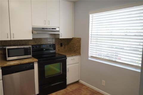 House in Weston, Florida 2 bedrooms, 82.96 sq.m. № 1887685 - photo 4