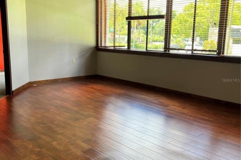Propiedad comercial en alquiler en Altamonte Springs, Florida, 163.88 m2 № 1296136 - foto 5