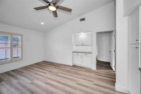 Condo in Clearwater, Florida, 2 bedrooms  № 1567295 - photo 11