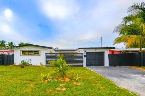 House in Fort Lauderdale, Florida 3 bedrooms, 159.42 sq.m. № 1975375 - photo 4