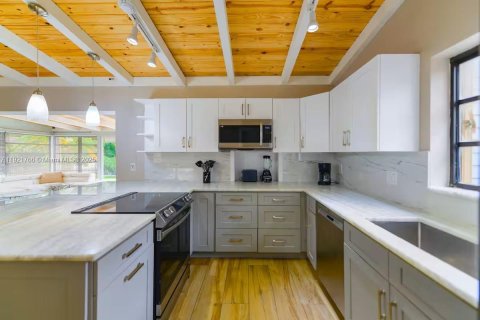 House in Fort Lauderdale, Florida 3 bedrooms, 159.42 sq.m. № 1975375 - photo 9