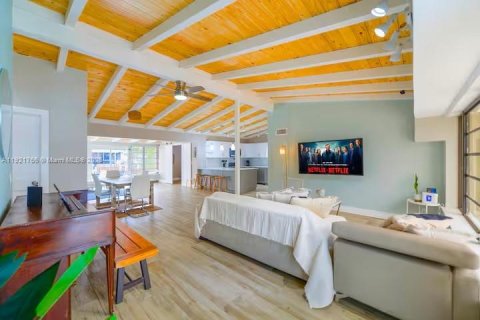 House in Fort Lauderdale, Florida 3 bedrooms, 159.42 sq.m. № 1975375 - photo 6