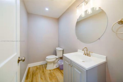 House in Fort Lauderdale, Florida 3 bedrooms, 159.42 sq.m. № 1975375 - photo 26