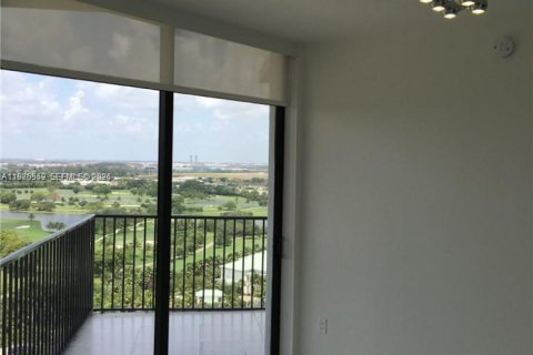 Снять в аренду кондоминиум в Дорал, Флорида 3 спальни, 123.37м2, № 2045151 - фото 24