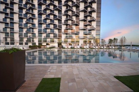 Снять в аренду кондоминиум в Дорал, Флорида 3 спальни, 123.37м2, № 2045151 - фото 15