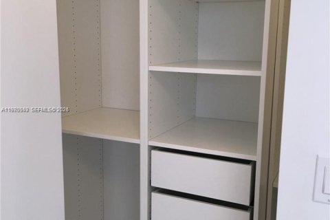 Снять в аренду кондоминиум в Дорал, Флорида 3 спальни, 123.37м2, № 2045151 - фото 21