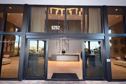 Снять в аренду кондоминиум в Дорал, Флорида 3 спальни, 123.37м2, № 2045151 - фото 6