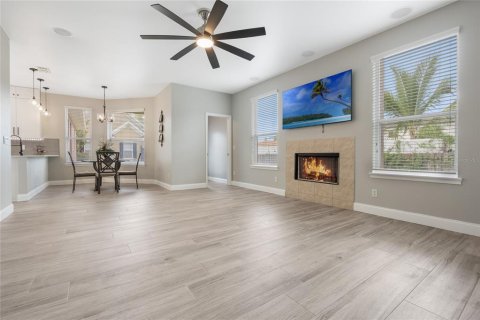 Casa en venta en Orlando, Florida, 4 dormitorios, 235.04 m2 № 1900054 - foto 24